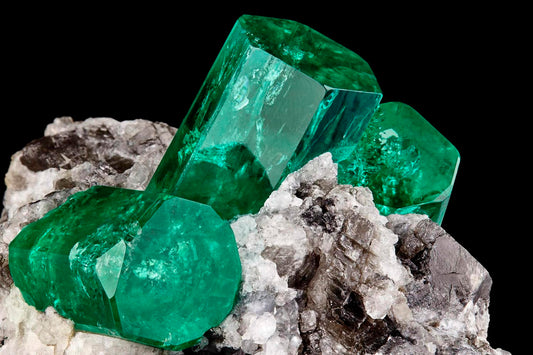 Emerald Gemstone: The Symbol of Growth, Renewal, and Timeless Grace