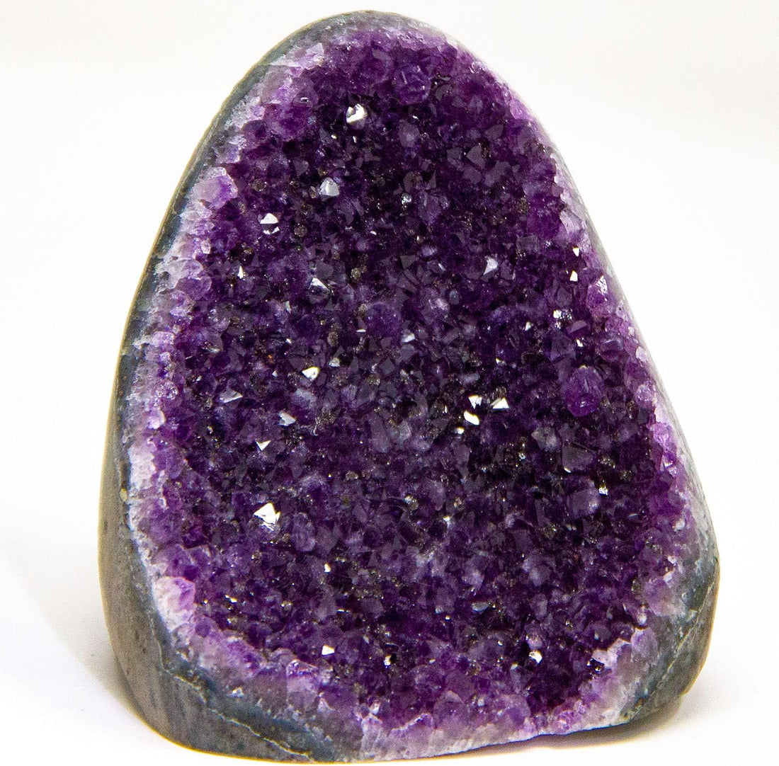 Amethyst Aura: The Gem of Serenity and Spiritual Strength