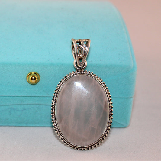 Blushing Dawn – Rose Quartz Oval Pendant