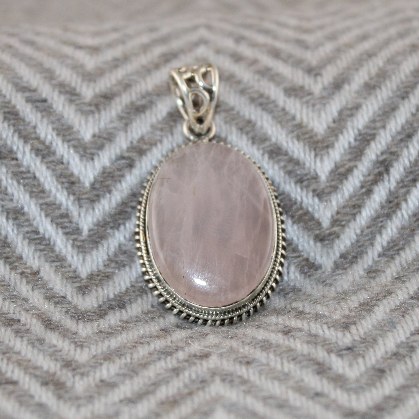 Blushing Dawn – Rose Quartz Oval Pendant