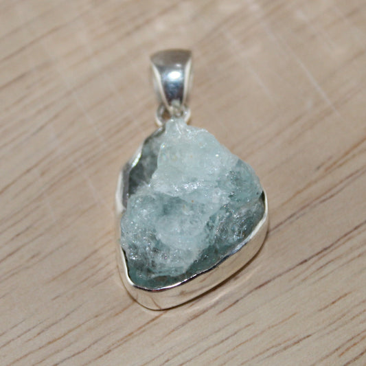 Sea Whisper – Raw Aquamarine Pendant in Sterling Silver