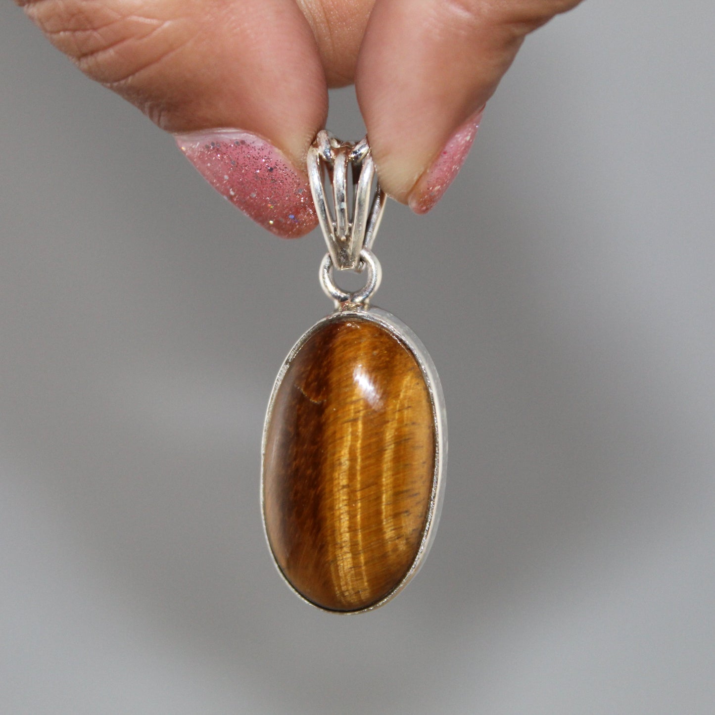 Golden Gaze – Tiger’s Eye Oval Pendant