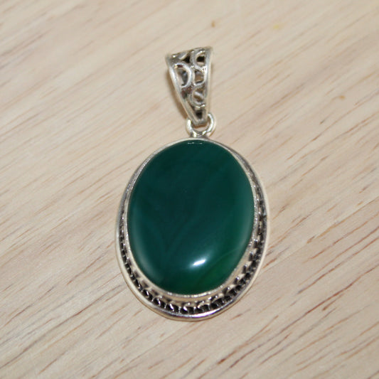 Verdant Calm – Green Onyx Pendant