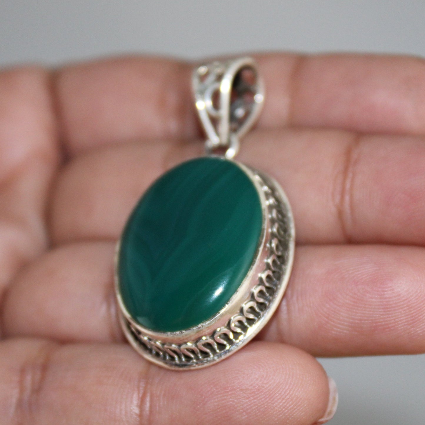 Verdant Calm – Green Onyx Pendant