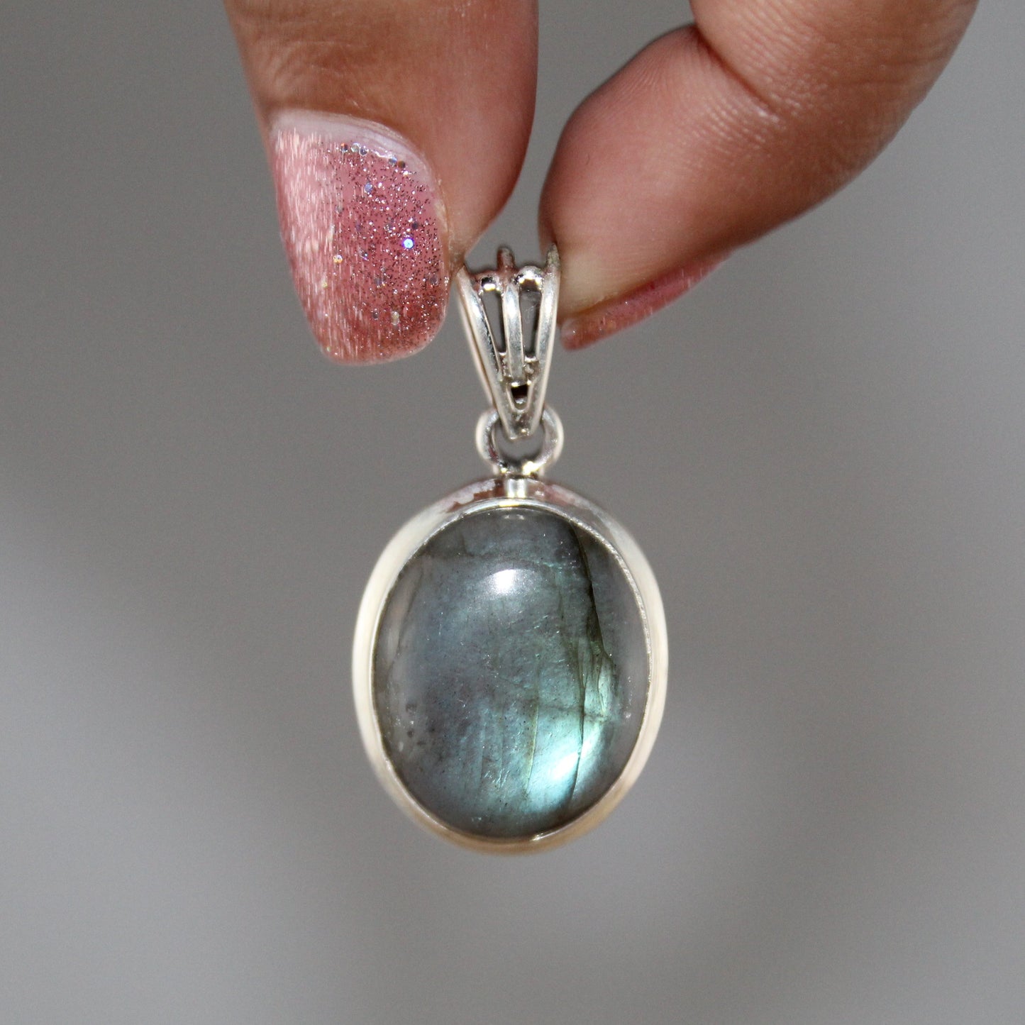 Aurora Gleam – Labradorite Pendant in Sterling Silver
